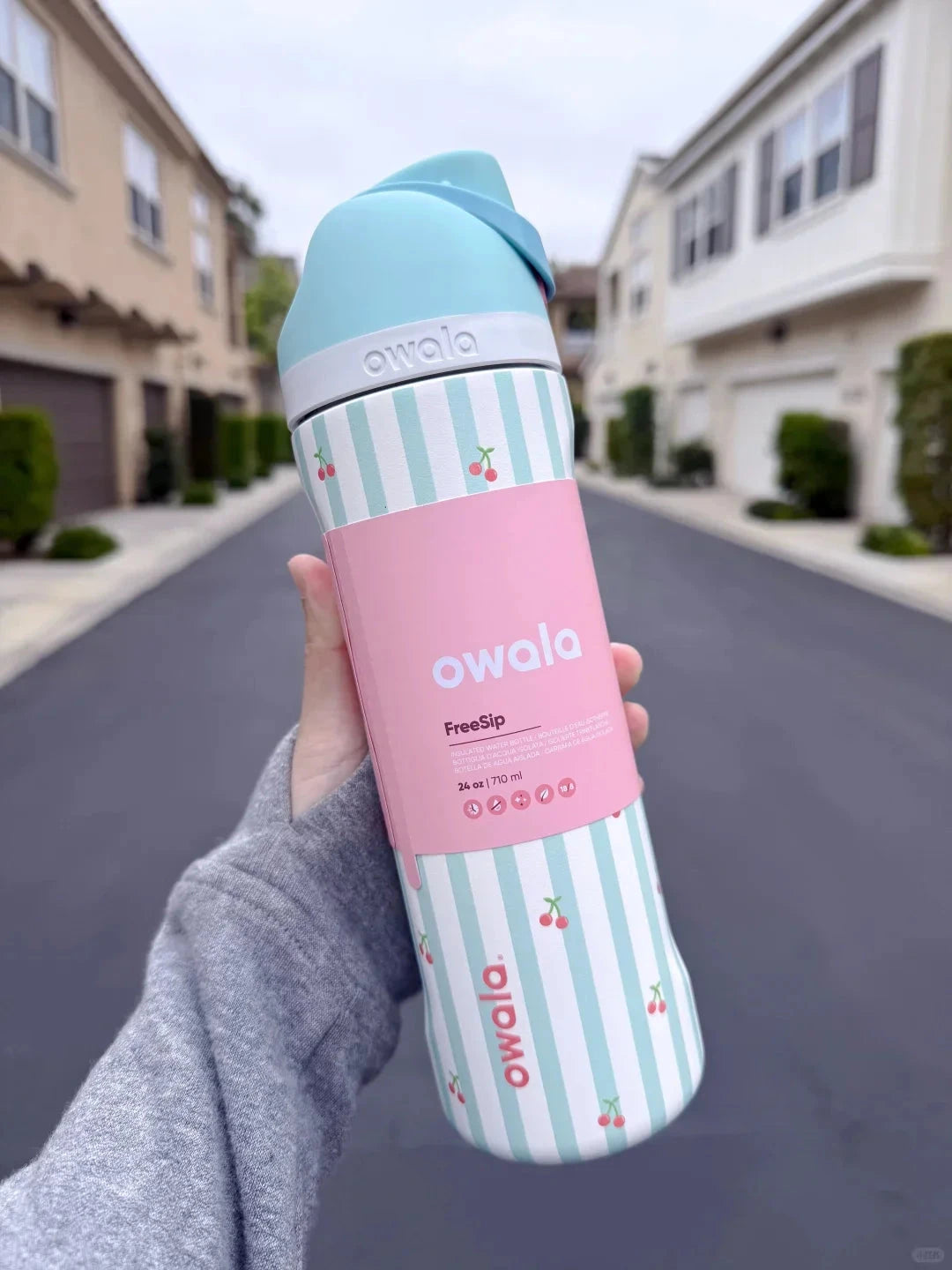 Owala Insulated Stainless Steel Water Bottle with Straw, GlowCart