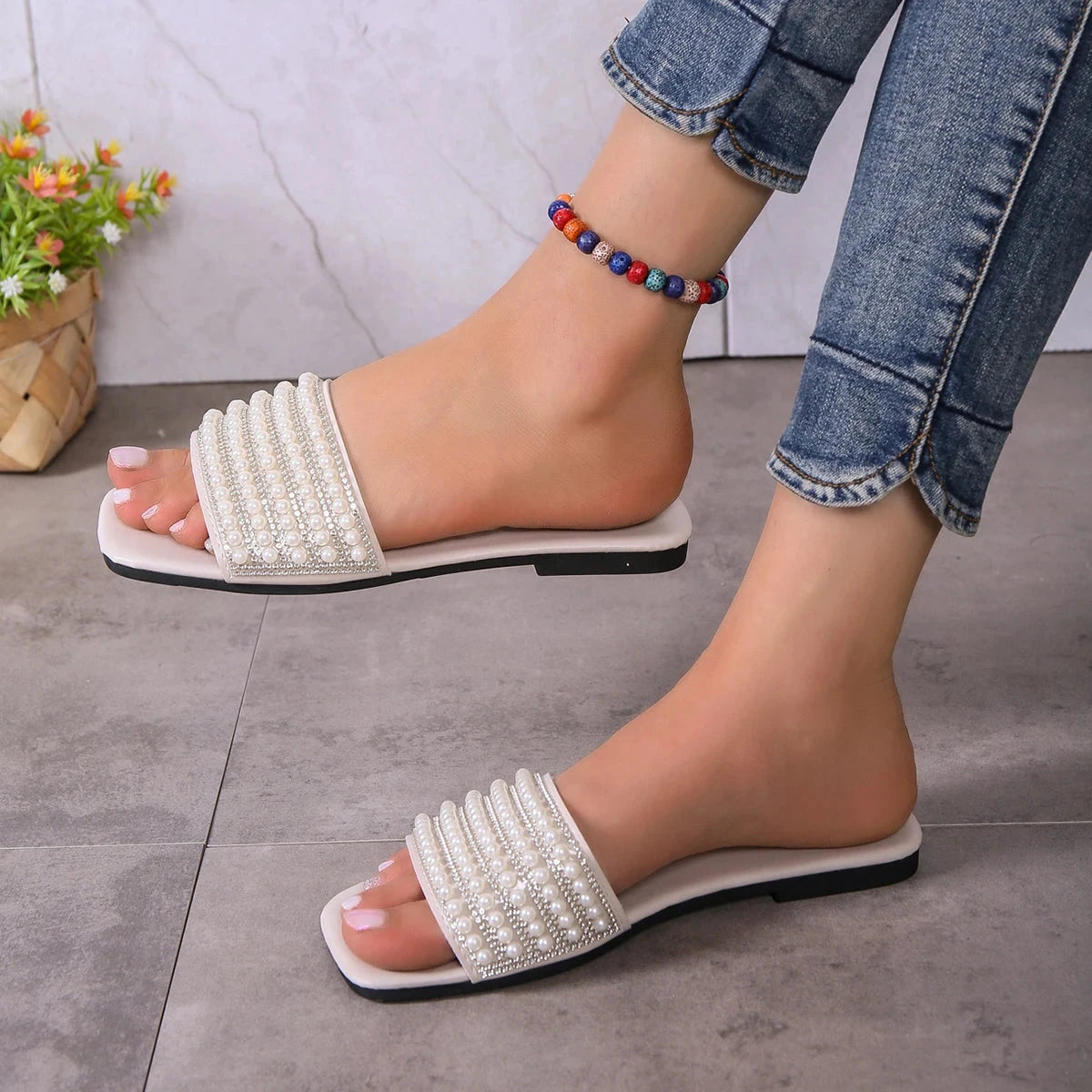 Women's fashionable flat sandals with artificial pearl and GlowCart