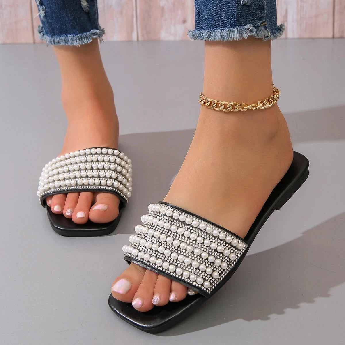 Women's fashionable flat sandals with artificial pearl and GlowCart