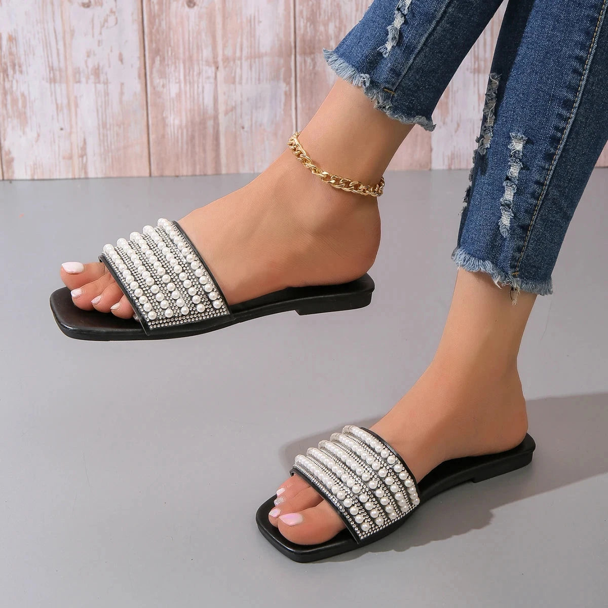 Women's fashionable flat sandals with artificial pearl and GlowCart