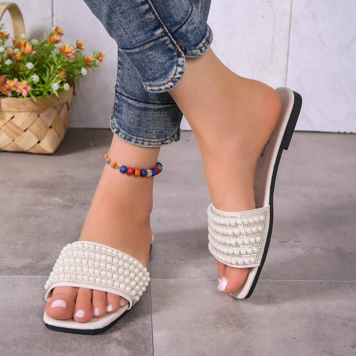 Women's fashionable flat sandals with artificial pearl and GlowCart