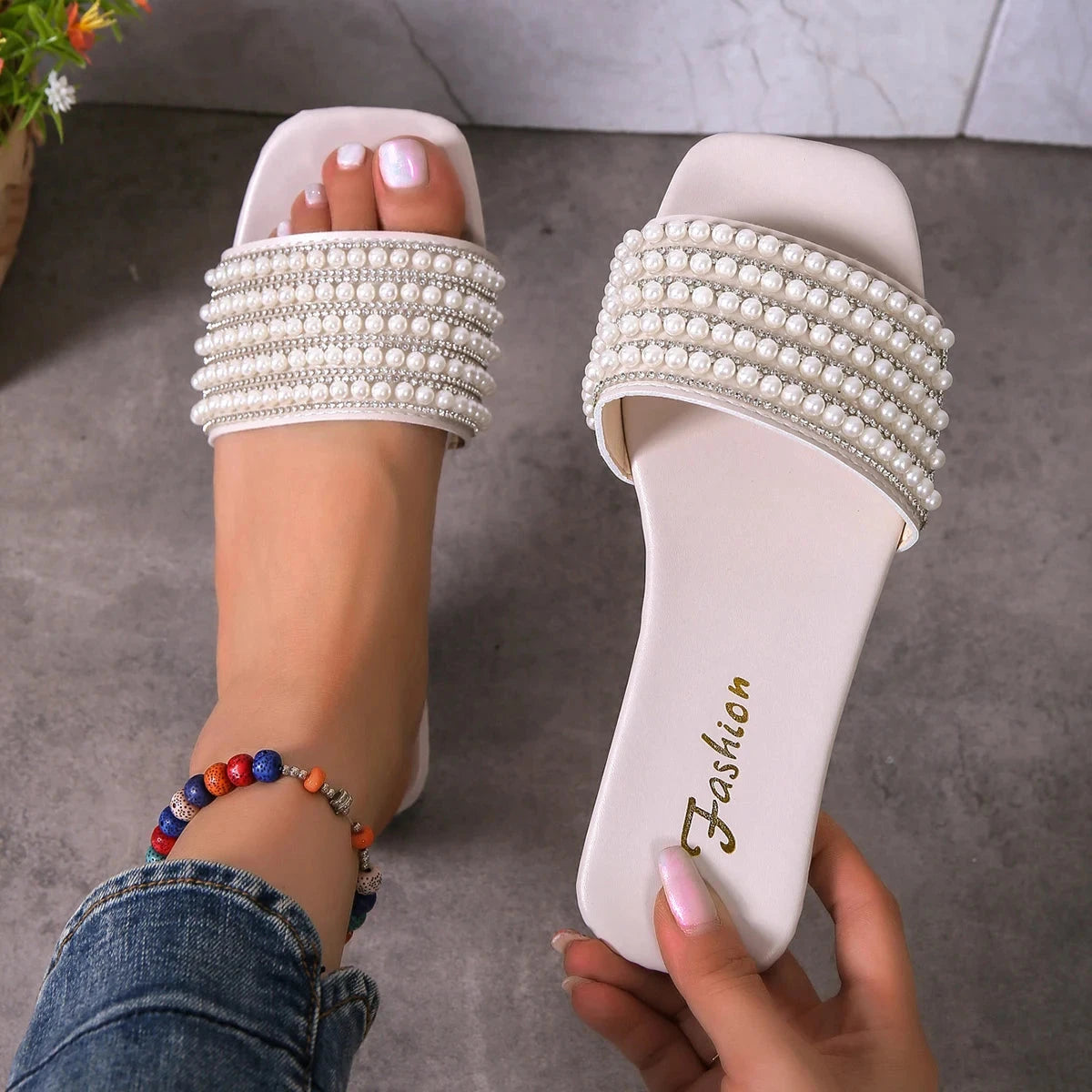 Women's fashionable flat sandals with artificial pearl and GlowCart